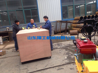 山東翔工機械小型壓路機發(fā)貨現(xiàn)場忙！