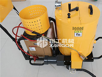 翔工瀝青灌縫機(jī)打造競爭優(yōu)勢，在養(yǎng)護(hù)設(shè)備市場中脫穎而出
