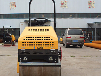  如何讓小型壓路機(jī)適應(yīng)市場的發(fā)展？