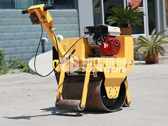 為什么別人家小型壓路機長壽？秘訣在這里！