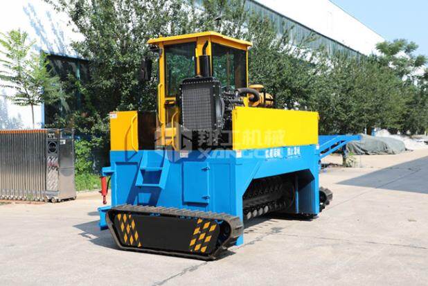 翻堆機(jī)對物料均勻翻堆攏堆，也可疏松